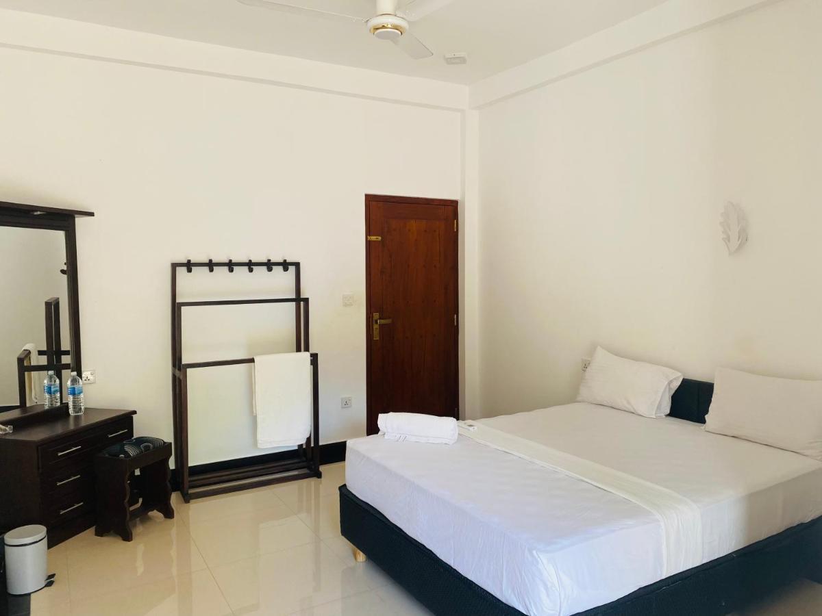 The Kingslayer Resort Negombo Dış mekan fotoğraf