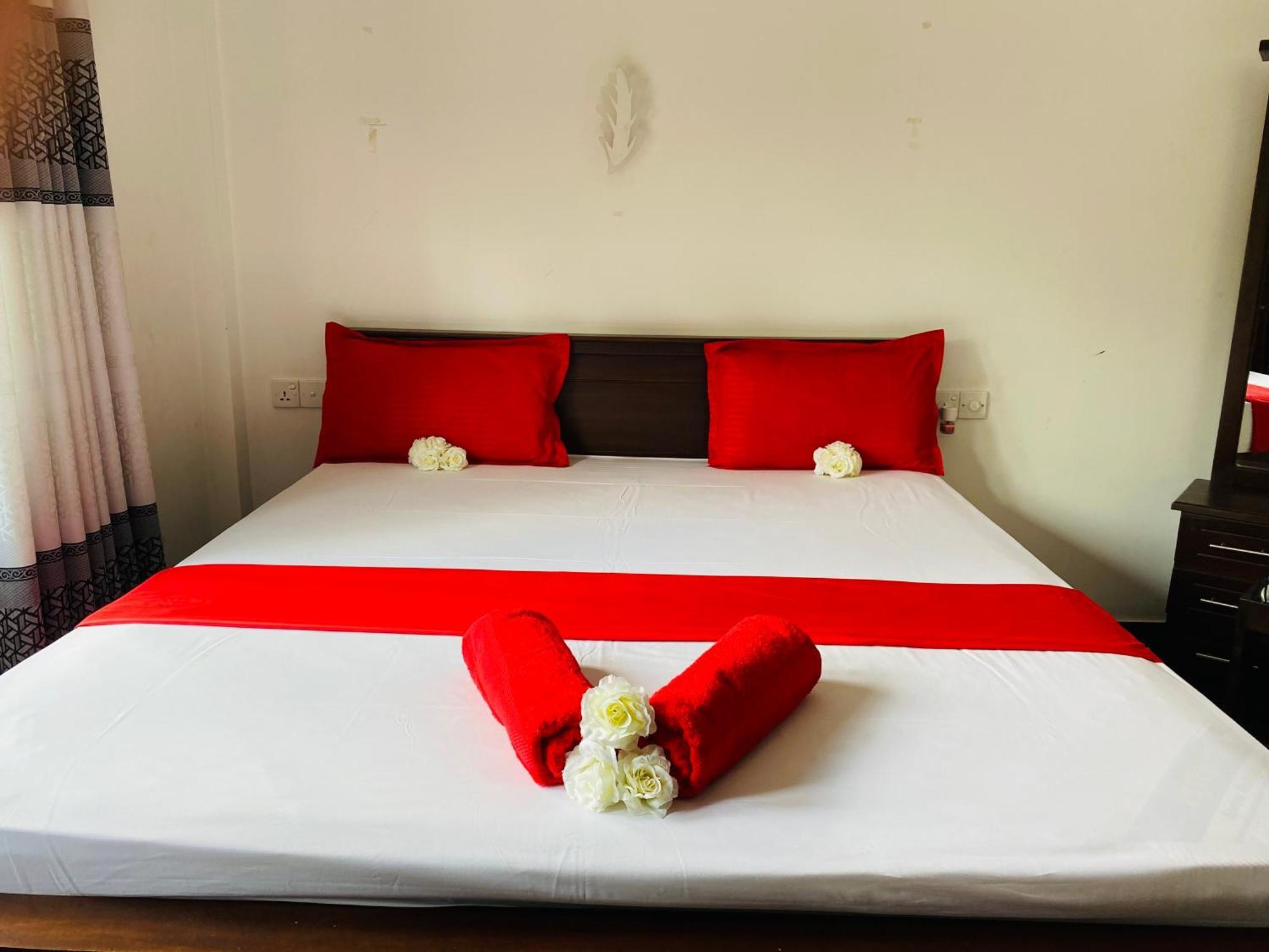 The Kingslayer Resort Negombo Dış mekan fotoğraf